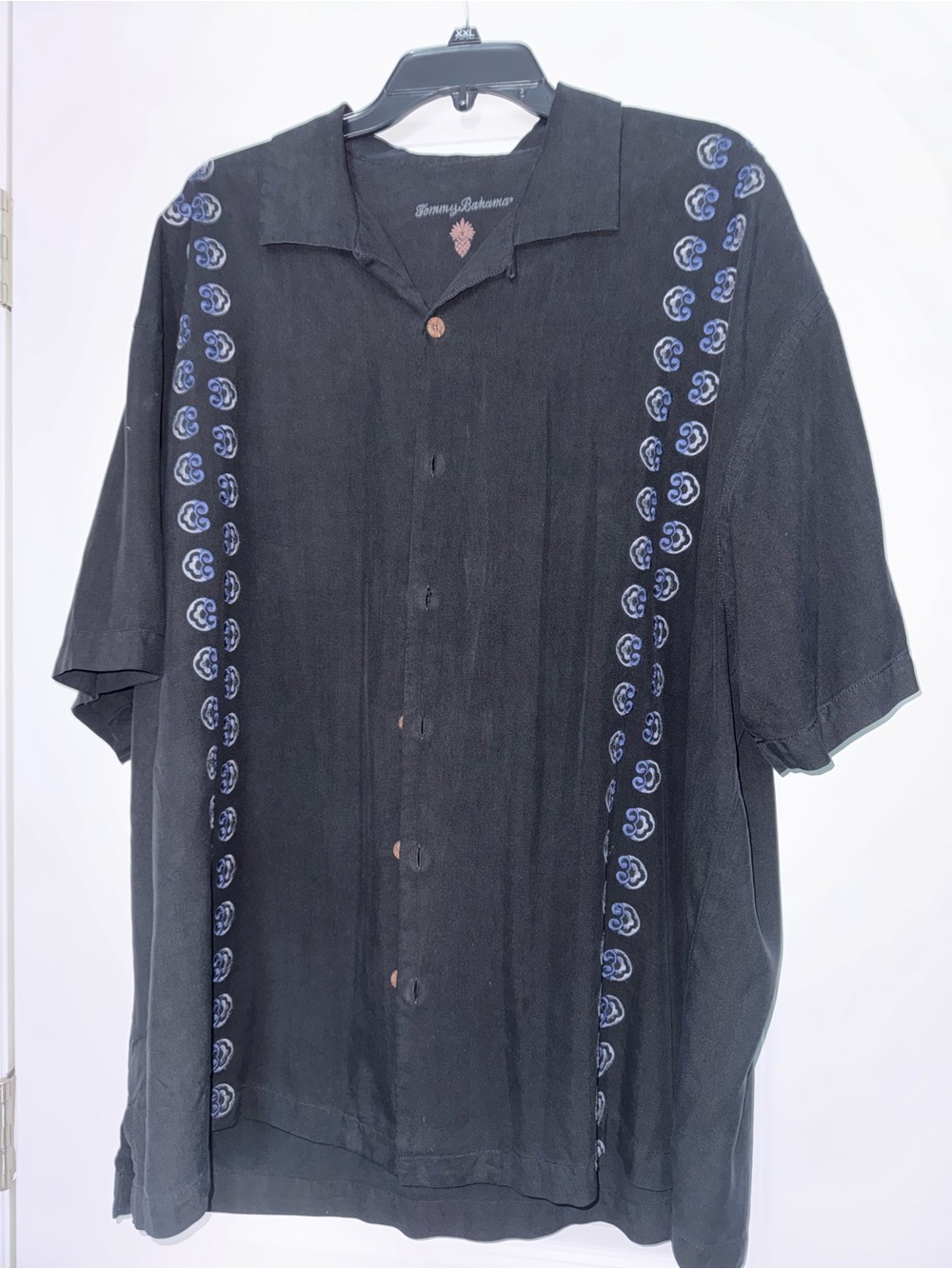 Tommy Bahama Black Short-Sleeve Button-Down Shirt with Blue Trim